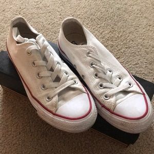 White converse All Star